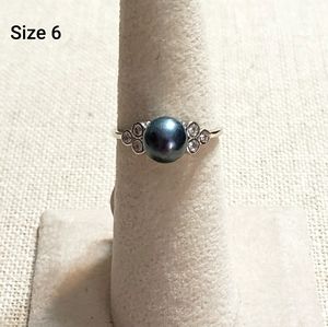Vantel Pearls Violette Ring